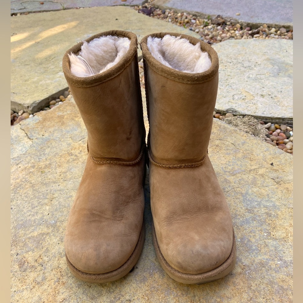UGG boots kids size 1